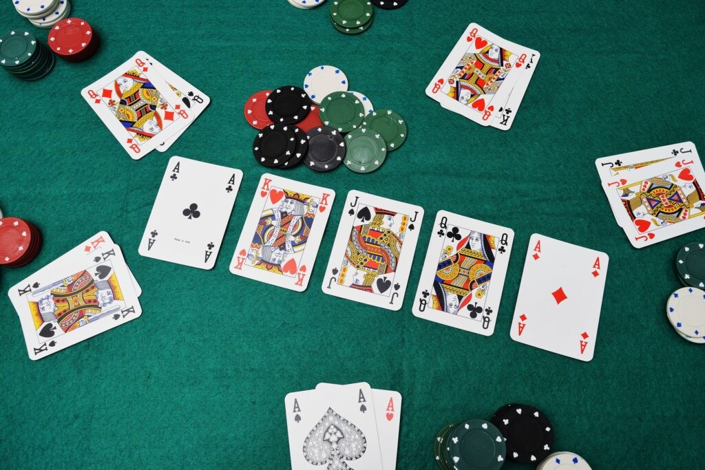 luật poker cơ bản